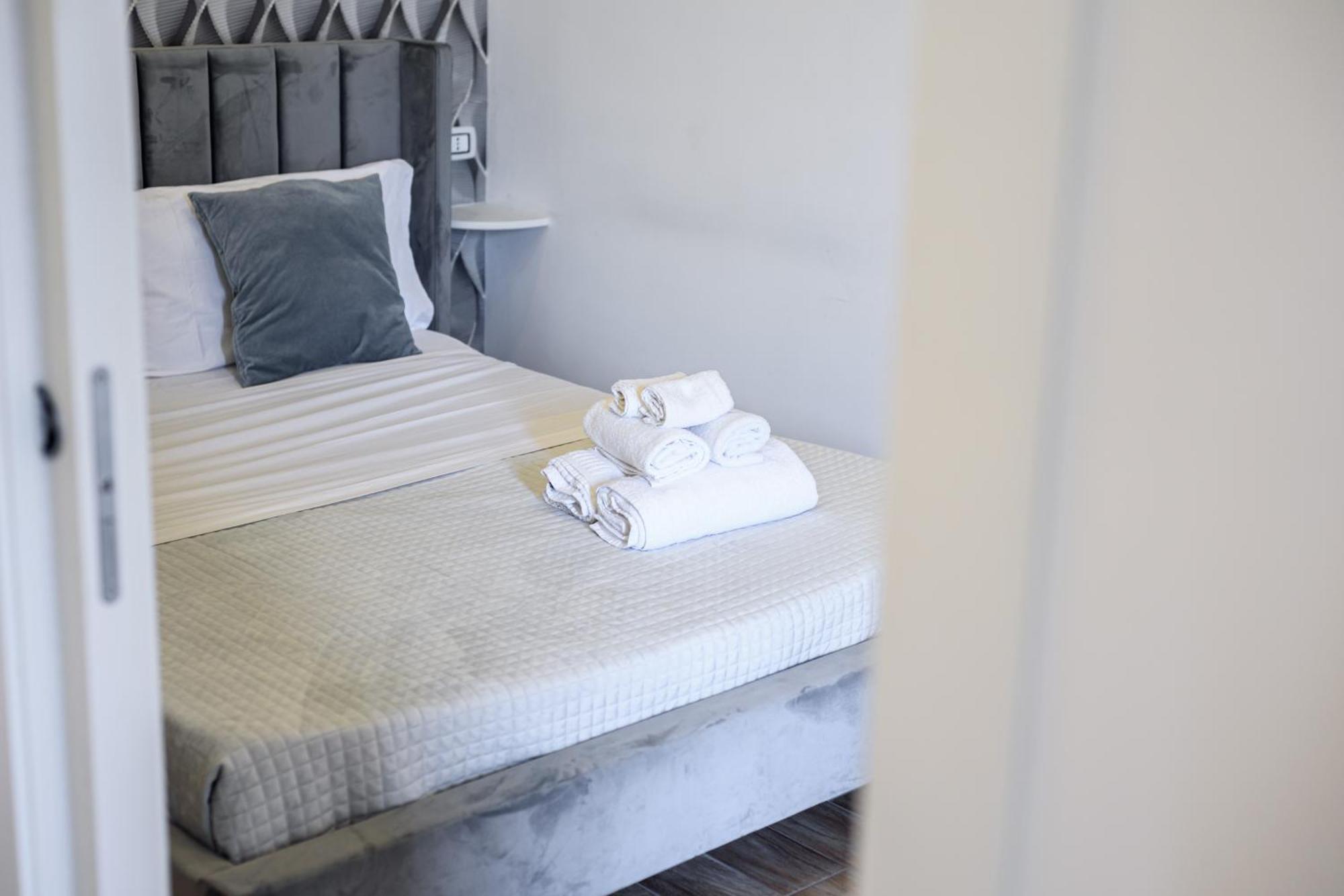 Luxury Apartment In Central City Napoli Dış mekan fotoğraf